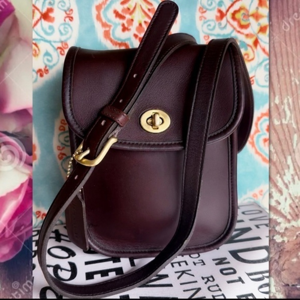 VINTAGE COACH MAHOGANY LEATHER SIDEPACK CROSSBODY BAG 
9978